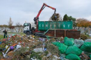 Lucrări de salubrizare la Cimitirul Municipal | MyTex.ro