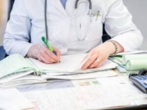 Medic acuzat că a lăsat un pacient să moară înecat cu mâncare | MyTex.ro