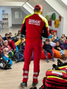 Zeci de elevi brașoveni au primit lecții de la salvamontiști | MyTex.ro
