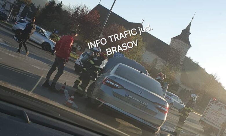 Ultima oră. Accident între un autoturism și un autobuz, în Brașov 3 Accident | MyTex.ro