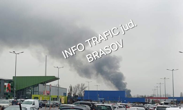 Ultima oră. Incendiu pe strada 13 Decembrie din Brașov 3 Incendiu | MyTex.ro