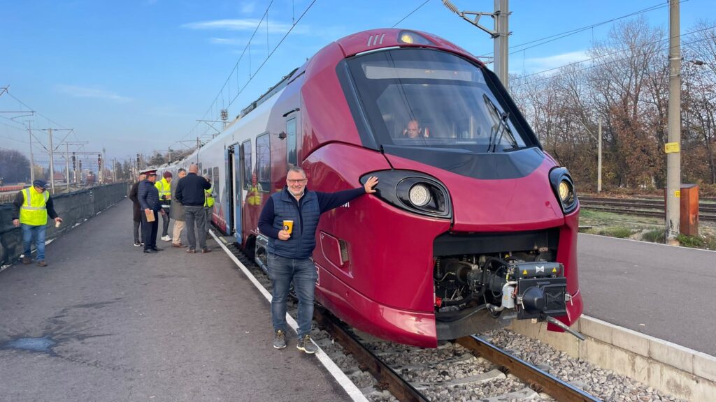 Primul tren nou Alstom a ajuns la Brașov. Când va intra în circulație (VIDEO) 48 Primul tren nou Alstom a ajuns la Brașov | MyTex.ro