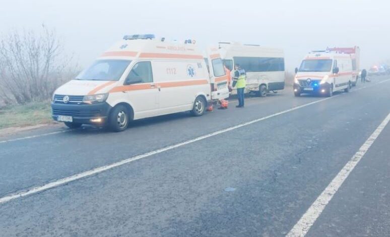 Microbuz școlar implicat într-un accident! A fost activat Planul Roșu (video) 3 microbuz | MyTex.ro