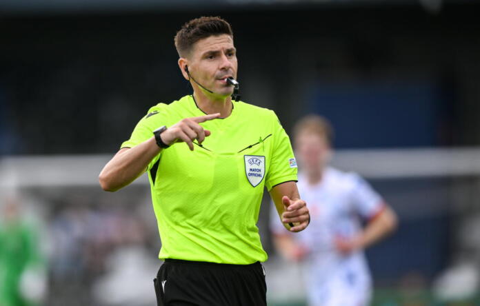 Arbitrul braşovean Marian Barbu, lăudat de Gigi Becali. „Se vede că e om bun, om blând” 3 Arbitrul braşovean Marian Barbu | MyTex.ro