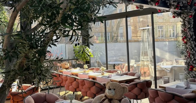 Restaurantul din Brașov care-i așteaptă pe Moș Nicolae și Moș Crăciun cu urși de pluș 10 Restaurantul din Brașov | MyTex.ro