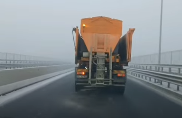 DRDP Brașov a acționat cu peste 60 de utilaje de deszăpezire 3 DRDP Brașov a acționat cu peste 60 de utilaje de deszăpezire | MyTex.ro