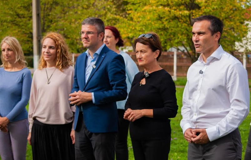 Publicitate electorală USR - „Deblocarea” Brașovului a început prin blocarea noului PUG. Se întăresc suspiciunile privind asaltul rechinilor imobiliari. 12 | MyTex.ro