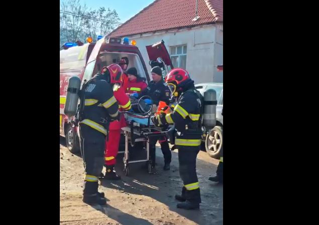 Incendiu la o școală - scenariu de exercițiu pentru echipaje de la ISU Brașov și Covasna (video) 3 incendiu | MyTex.ro