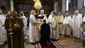 Mitropolitul Ardealului a liturghisit în Parohia Bran-Predeluț | MyTex.ro