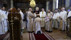 Mitropolitul Ardealului a liturghisit în Parohia Bran-Predeluț | MyTex.ro
