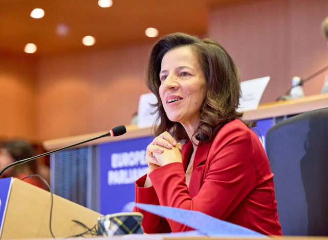 Roxana Mînzatu și alți cinci comisari nu au fost aprobați 3 Roxana Mînzatu și alți cinci comisari nu au fost aprobați | MyTex.ro