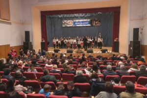 Veta Biriș și artiști locali aduc | MyTex.ro