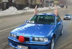 Mașină cu coarne și nas de ren ori cu luminițe. Când devine ilegal | MyTex.ro