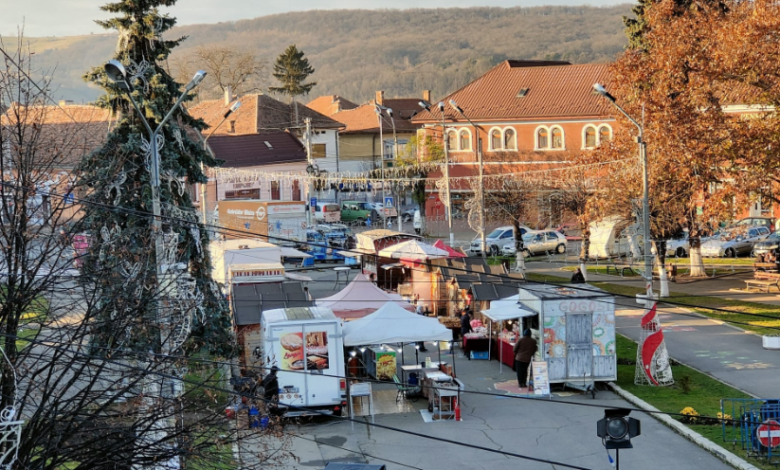 Când se vor aprinde luminile de sărbători în Făgăraș / Teatru pentru copii și show cu roboți 3 Când se vor aprinde luminile de sărbători în Făgăraș | MyTex.ro
