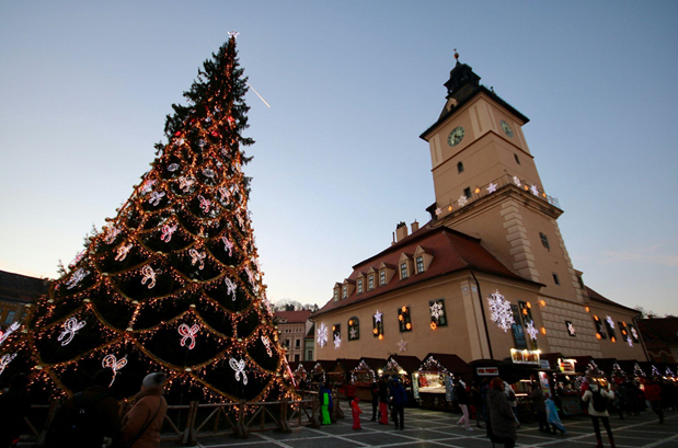 Târgul de Crăciun din Brașov s-a închis, dar mai poate fi vizitat bradul din Piața Sfatului 3 Târgul | MyTex.ro