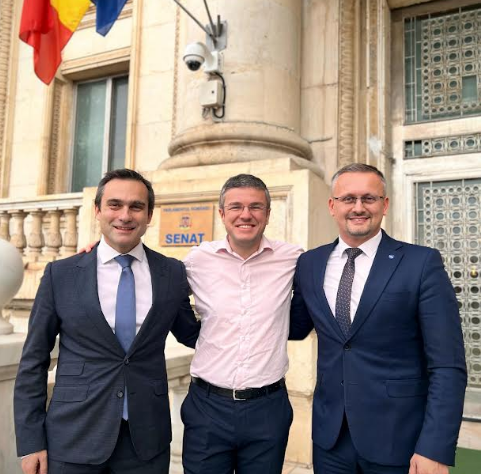 La final de an, liderii USR Brașov urează brașovenilor un an nou mai bun și își iau angajamentul de a munci necontenit în Parlament pentru interesele județului 7 | MyTex.ro