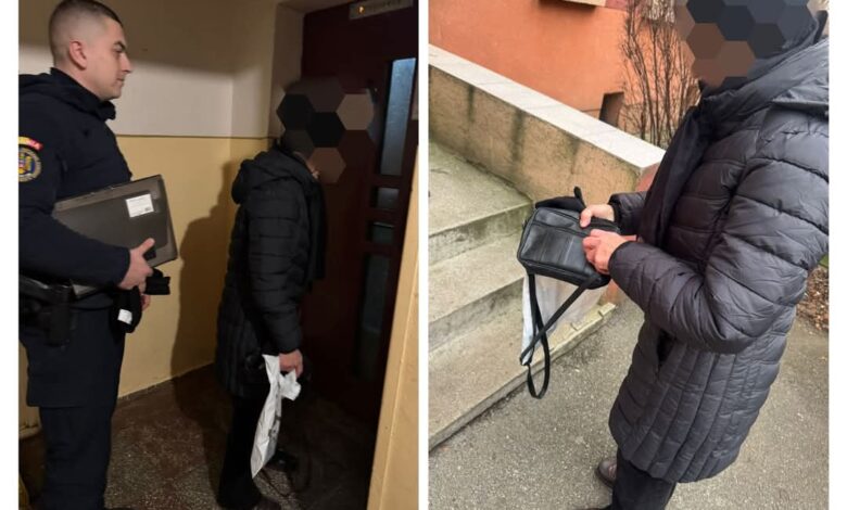 Poșetă pierdută în Piața Sfatului, returnată de jandarmii brașoveni 3 Poșetă | MyTex.ro