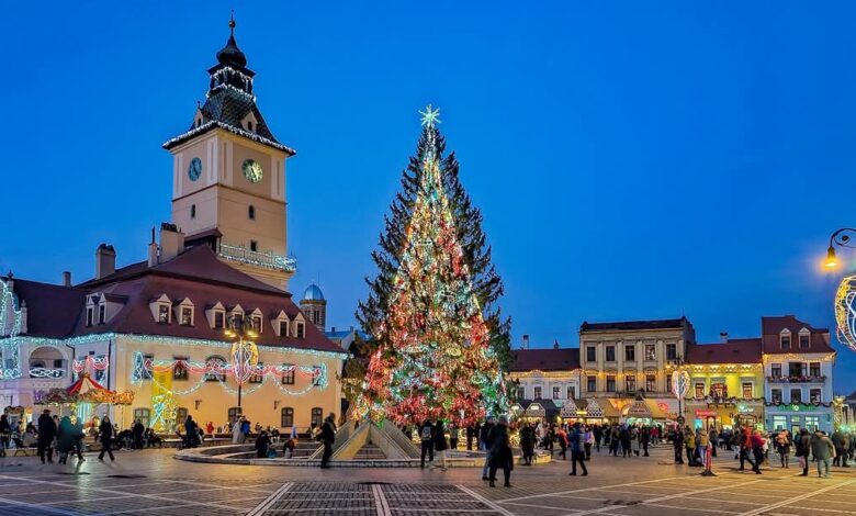 Bradul din Piața Sfatului din Brașov rămâne aprins și în weekend 3 Bradul | MyTex.ro
