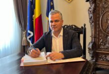 Cât costă, în realitate, ceasul purtat de brașoveanul Adrian Veștea? Premierul desemnat a rupt tăcerea după zvonurile privind o piesă de 70.000 de euro 3 | MyTex.ro