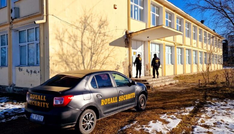 Hoți prinși în timpul unei spargeri la o școală din județul Brașov. Agenții de pază i-au dat pe mâna Poliției 3 Hoți | MyTex.ro