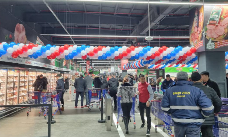 Lume multă la deschiderea primului magazin La Cocoş din Braşov 9 Lume multă | MyTex.ro