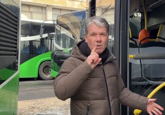 Primarul Scripcaru, după furturile „angro" de combustibil de la RATBV: „Întreaga conducere a societății trebuie să își dea demisia, pentru că și-a bătut joc de banii brașovenilor" 3 Primarul | MyTex.ro