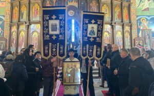 Procesiune la Biserica | MyTex.ro