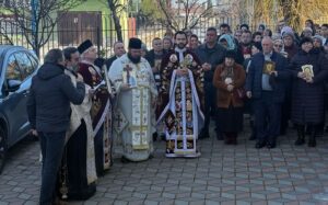 Procesiune la Biserica | MyTex.ro