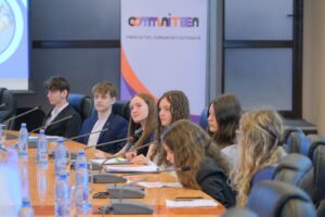 Liceeni brașoveni au discutat despre așteptările lor în raport cu Primăria | MyTex.ro