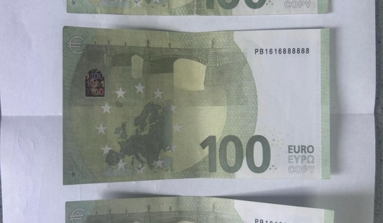 Bancnote false de 100 de euro, găsite în locuința unui băiat de 15 ani. O parte din bani ar fi ajuns în circulație 3 Bancnote | MyTex.ro