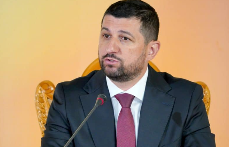 Lider AUR: Românii erau foarte fericiţi în comunism | MyTex.ro