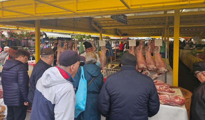 Au apărut mieii în piețele din Brașov / Cât costă 1 kilogram / Care mai este prețul la roșiile românești 7 Au apărut mieii | MyTex.ro
