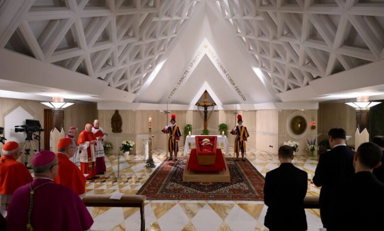 Papa Francisc va fi înmormântat sâmbătă. Vaticanul a publicat primele imagini cu sicriul în care a fost depus Papa Francisc 7 Papa Francisc | MyTex.ro