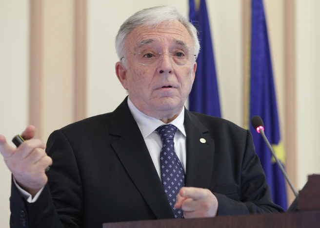 Mugur Isărescu a propus un „program de dietă” pentru România 3 Mugur Isărescu | MyTex.ro