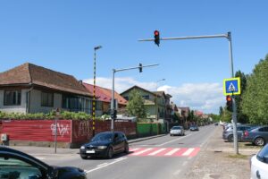 semafor care comută pe roșu când detectează | MyTex.ro