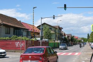 semafor care comută pe roșu când detectează | MyTex.ro
