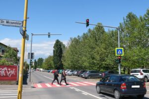 semafor care comută pe roșu când detectează | MyTex.ro