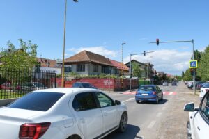 semafor care comută pe roșu când detectează | MyTex.ro