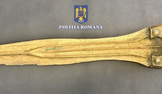 Sabie cu vechime de 3.500 de ani, găsită cu ocazia unei percheziții domiciliare 3 Sabie | MyTex.ro