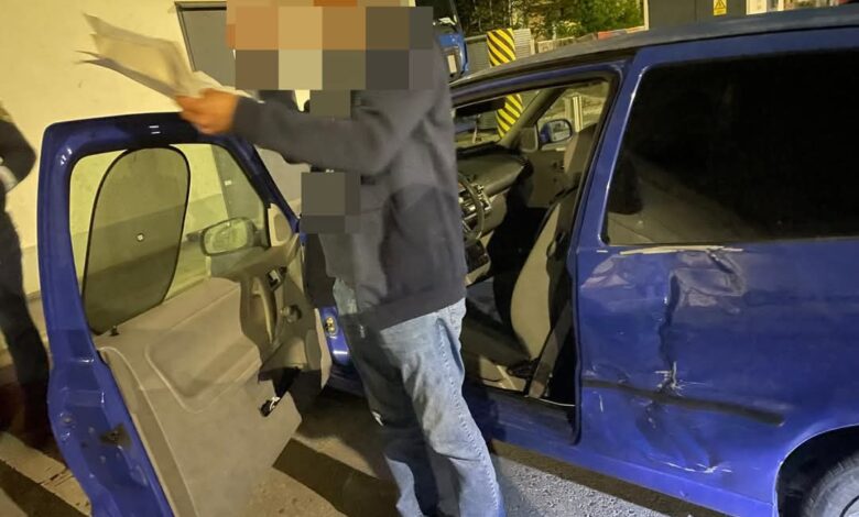 Cetățean străin băut, prins de polițiștii locali brașoveni în timp ce încerca să parcheze la un supermarket 3 Străin | MyTex.ro