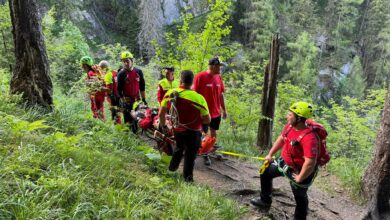 Salvamontiștii brașoveni refac traseele montane din Bucegi | MyTex.ro