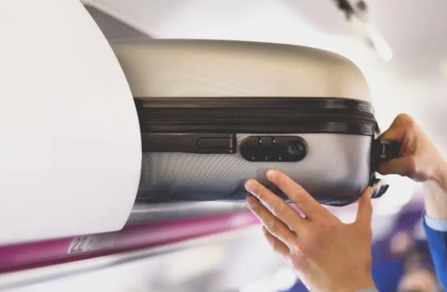 Anunţ de ultimă oră cu privire la bagajul de mână transportat la bordul oricărui avion / Amenzi şi sancţiuni severe în caz de nerespectare a prevederilor 3 Anunţ de ultimă oră | MyTex.ro