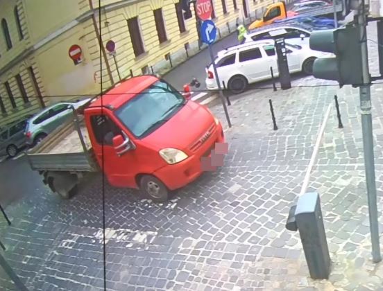 Șofer de camionetă, amendat de Poliția Locală cu 1.500 de lei, în centrul Brașovului 3 șofer | MyTex.ro