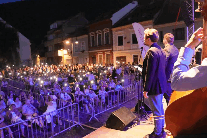Încep concertele estivale ale Filarmonicii Brașov 3 Încep concertele estivale ale Filarmonicii Brașov | MyTex.ro