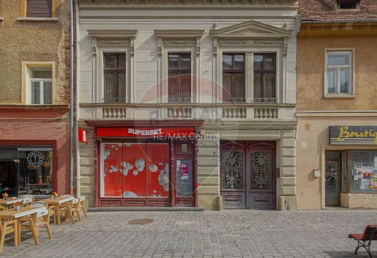 De vânzare, în Centrul Istoric al Braşovului, un imobil cu 15 camere / Clădire de tip „singură în curte” / Mobilat, utilat / Preţ 5 De vânzare | MyTex.ro
