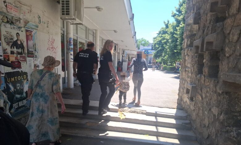 Băiețel pierdut de părinți în zona Pieței Astra, ajutat de o patrulă a Poliției Locale Brașov 3 Astra | MyTex.ro