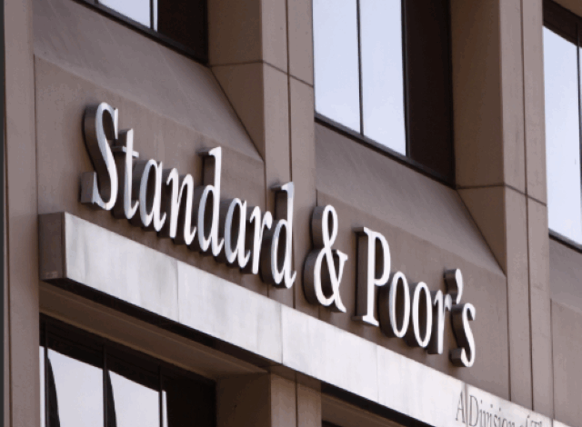Standard & Poor's menține ratingul României, dar păstrează o perspectivă negativă 3 ratingul României | MyTex.ro