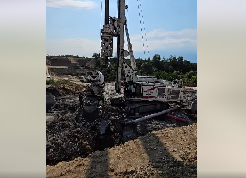 Video. 5% progres pe Lotul 2 al autostrăzii Sibiu – Făgăraș în două luni 3 Video. 5% progres pe Lotul 2 al autostrăzii Sibiu – Făgăraș în două luni | MyTex.ro