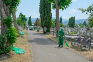 Lucrări de salubrizare la Cimitirul Municipal | MyTex.ro