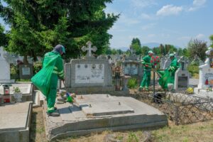 Lucrări de salubrizare la Cimitirul Municipal | MyTex.ro